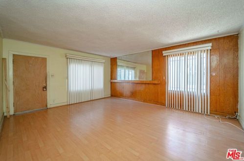 8464 Chestnut Ave, South Gate, CA 90280-2108