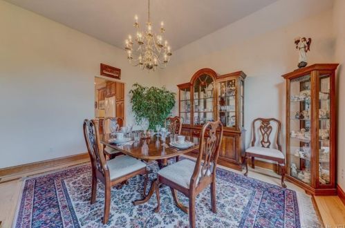 223 Castlewood Dr, Kensington CT  06037-2951 exterior