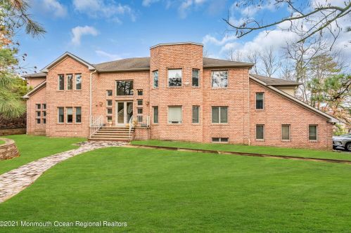 16 Duffield Dr, Tinton Falls, NJ 07712-8602