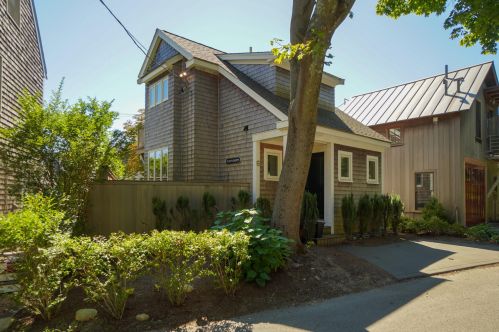 6 Laurel Ave, Marthas Vineyard, MA 02568-2247