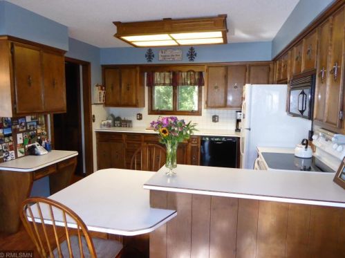 41853 440th Ave, Windom, MN 56101-3275