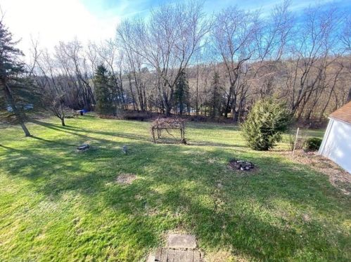 441 Hillview Dr, New Kensington, PA 15068-9422