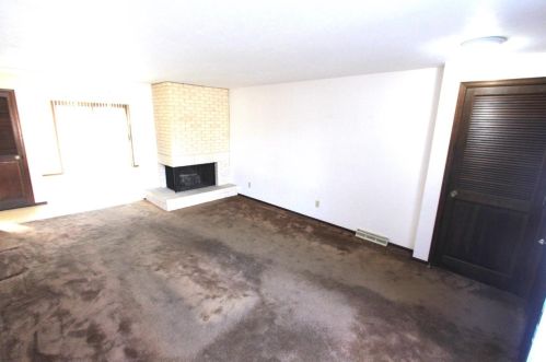 2513 Cherrywood Ln, Green Bay, WI 54304-1904
