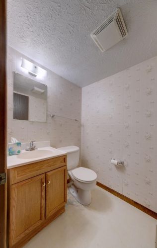 1035 Amboise Dr, Marion OH 43302-6614 exterior