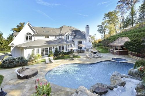 23 Shinnecock Trl, Franklin Lakes, NJ 07417-1033