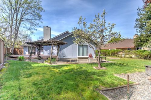 316 Countryside Dr, Santa Rosa CA 95401-5691 exterior