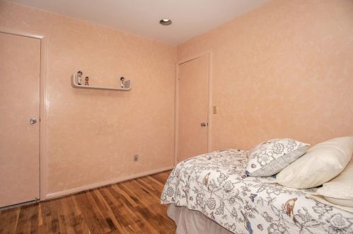 8 Terrace Rd, Airmont NY  10901-1721 exterior