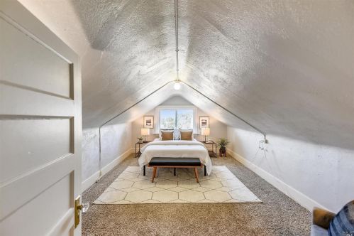 5044 Fairfax Ave, Oakland CA 94601-5811 exterior