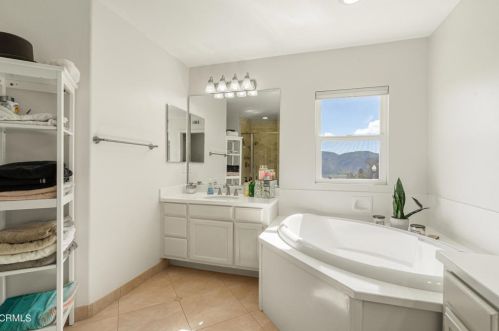 815 Vista Grande Dr, Santa Paula CA  93060-1335 exterior