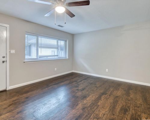 89 Feller Dr, Central Islip, NY 11722-1209