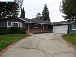 1823 Blossom Dr, Antioch, CA 94509-2823