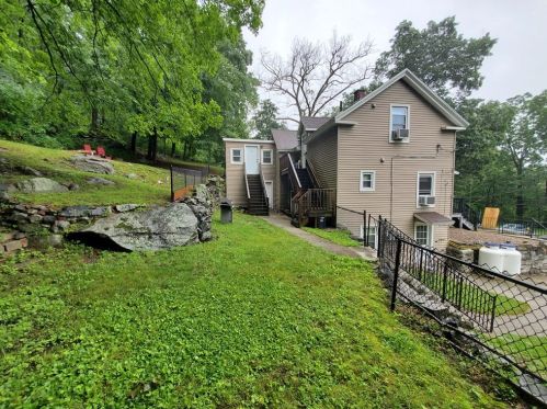 15 Bridge St, Monson, MA 01057-1207