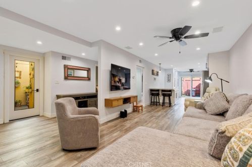 26846 Avenue Of The Oaks, Santa Clarita CA  91321-1414 exterior