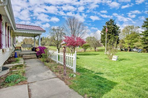 3045 Wayne Ridge Rd, Zanesville OH  43701-8651 exterior