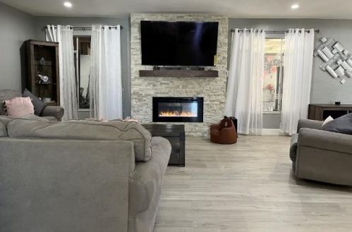 815 7th St, Hollister, CA 95023-3622
