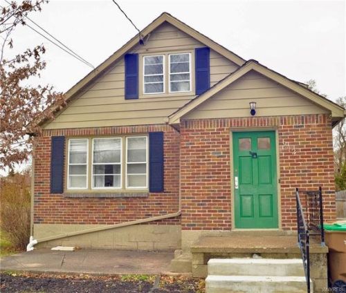 942 Beach Rd, Buffalo, NY 14225-1202