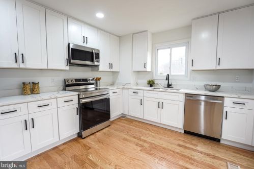 9063 Andromeda Dr, Springfield VA  22015-3509 exterior