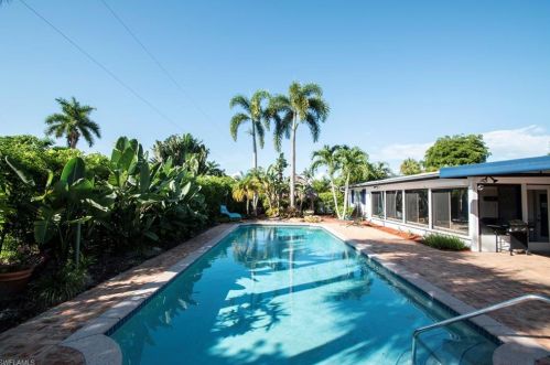 80 Cypress Point Dr, Naples FL  34105-6311 exterior