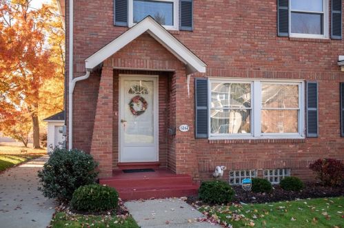 1262 Glenwood Dr, Hermitage, PA 16146-3161
