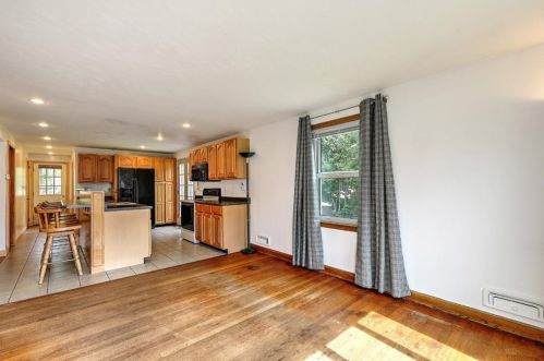 44 Rosemont Ave, Cumberland RI  02864-7519 exterior