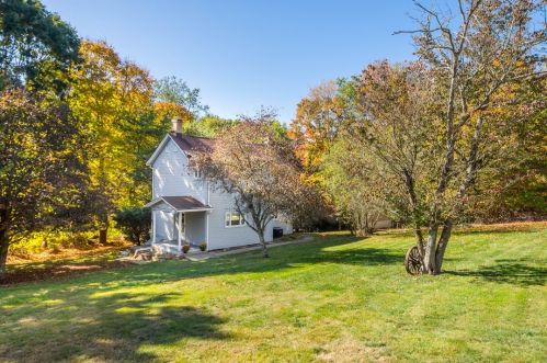 1260 Riggs Rd, Library, PA 15129-8913