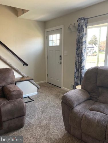 3 Dewar Dr, Trenton NJ 08620-2435 exterior