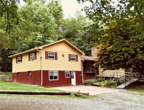 8835 Franklin Center Rd, Cranesville, PA 16410-9402