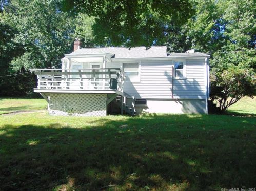8 Sunset Ln, Waterbury, CT 06716-1517