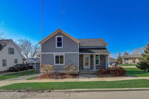 832 Madison St, Beaver Dam, WI 53916-2641