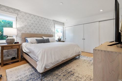 221 Martinique Ave, Tiburon CA  94920-1044 exterior