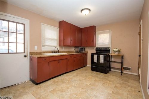 41 Main St, Wantage NJ  07461-2306 exterior