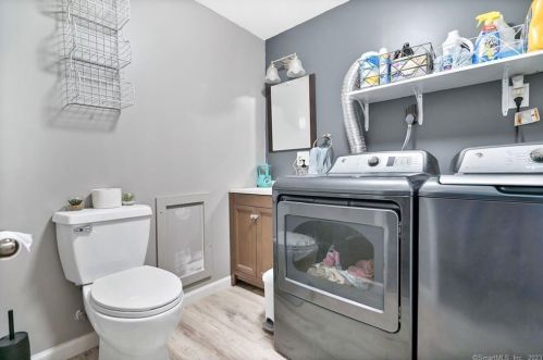 26 Blish Rd, East Hampton CT  06447-1110 exterior