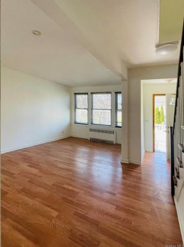 327 6th Ave, Mount Vernon NY  10550-4113 exterior