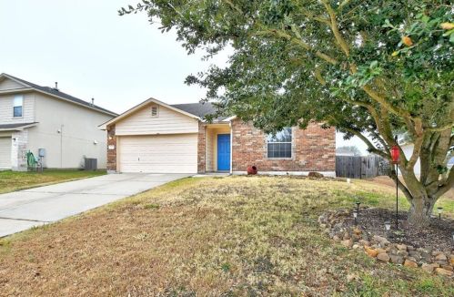 137 Sawgrass Cir, Uhland, TX 78640-5755