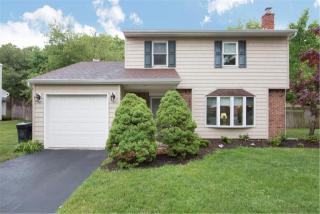 31 Fallen Leaf Rd, Holbrook, NY 11741-2803