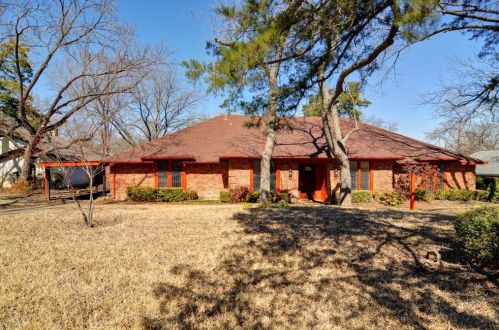233 Creekwood Dr, Lancaster, TX 75146-3403