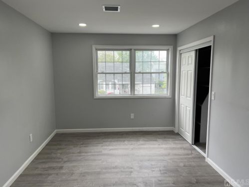 25 Livingston Ave, Avenel NJ  07001-1441 exterior