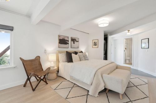 8017 Crest Ave, Oakland CA  94605-3611 exterior