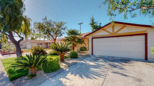754 San Pablo Dr, Mountain View CA  94043-1921 exterior