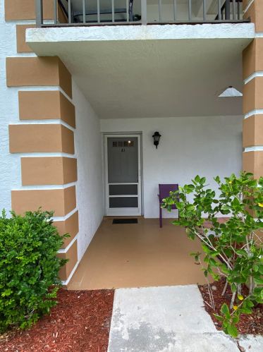 533 Lakes End Dr, Fort Pierce, FL 34982-6809