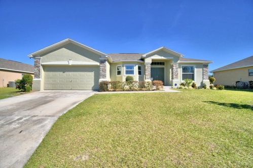 617 Majestic Gardens Blvd, Winter Haven, FL 33880