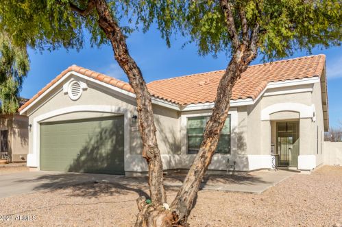 960 Saratoga St, Gilbert, AZ 85296-2420