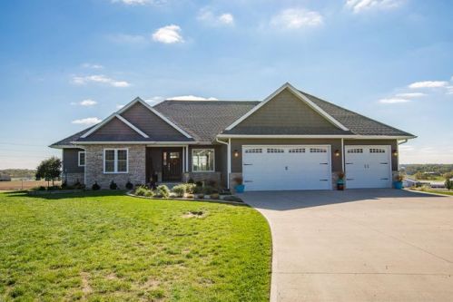 1046 Bluegrass Dr, Riverside, IA 52327-9616