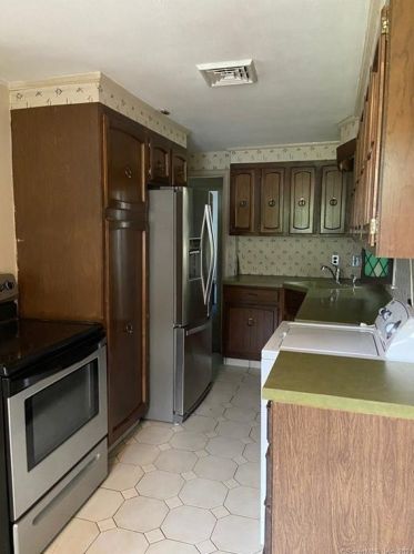 25 Welch St, Plainville, CT 06062-2118