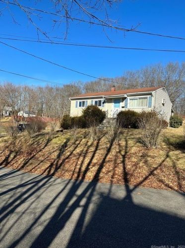 54 Lorenzo St, Norwich, CT 06360-2539