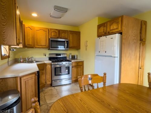 22 Fisher Pl, Clark NJ  07066-3239 exterior