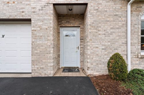 37 Elena Ave, New Kensington PA  15068-9749 exterior