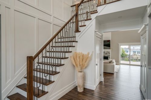 101 Sequams Ln, West Islip, NY 11795-4543