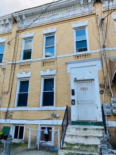 75-16 97th Ave, Jamaica, NY 11416-1023