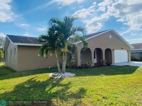 2589 Grotto Cir, Fort Pierce, FL 34953-2927